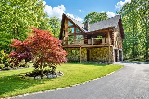$1,200,000 | 33 Cimarron Road, Putnam Valley, NY 10579