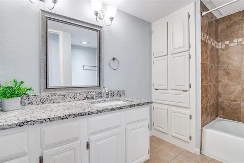 $235,000 | 438 Yacht Club Drive, Unit F, Rockwall, TX 75032