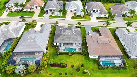 $1,225,000 | 7071 Tamworth Parkway, Sarasota, FL 34241