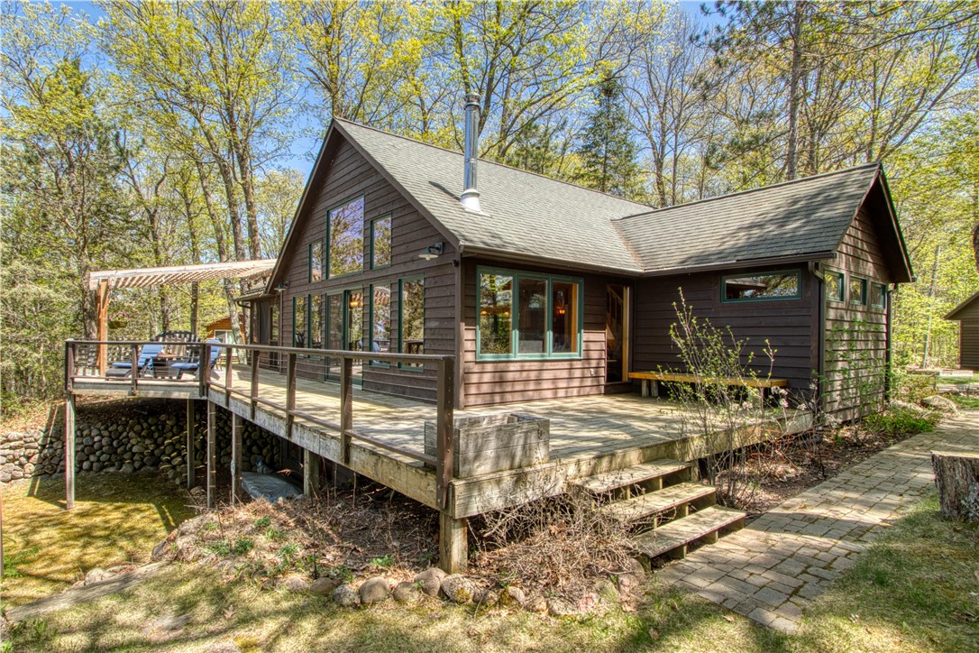 Welcome to this beautiful Sanctuary on Lac Courte Oreilles!