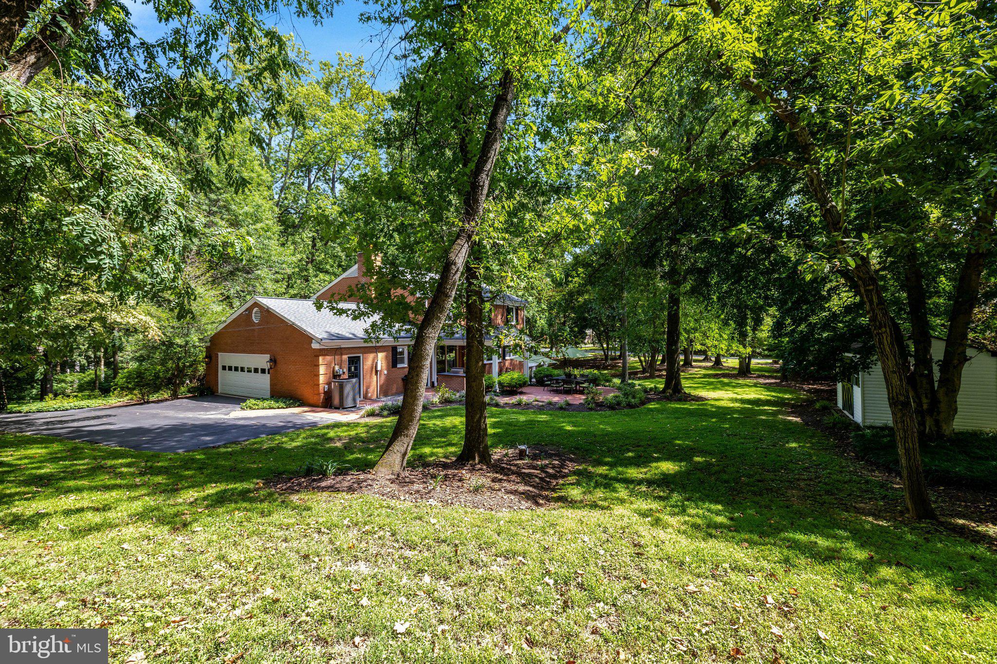 10015 Saddle Road Vienna, VA 22181 - Photo 13 of 86 Gallery Image 13