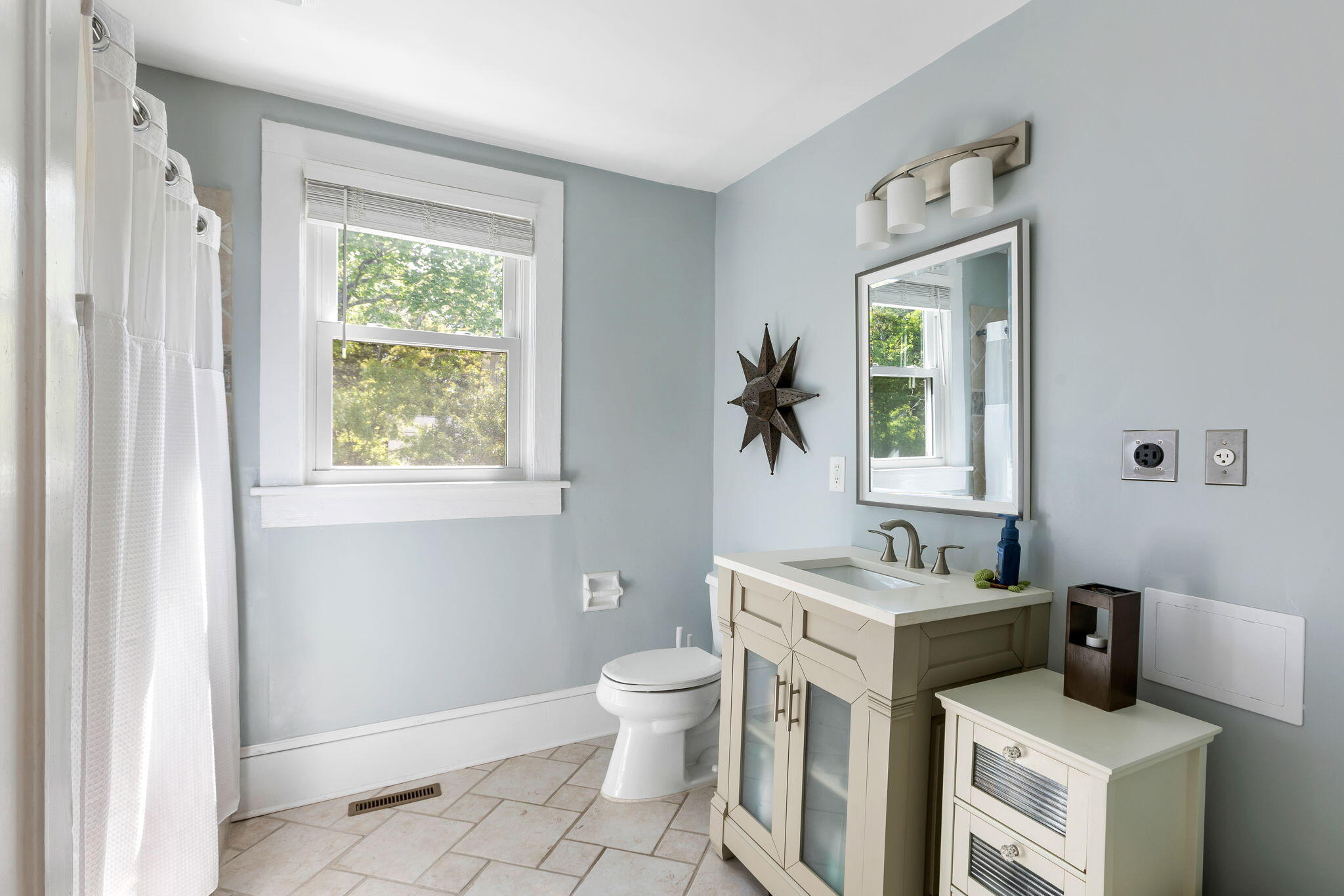 1620 Bur Clare Drive Charleston, SC 29412 - Photo 8 of 14 Bathroom - 1st Floor