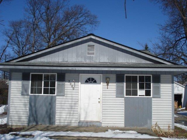 3900 Mapleleaf Road Waterford, MI 48328 - Photo 2 of 11 DSC02625