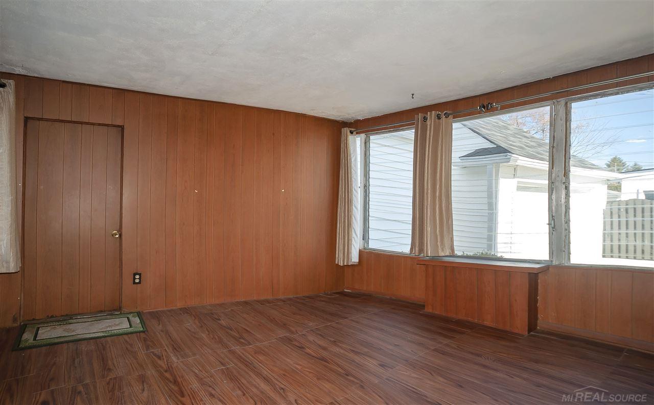 1590 Fairholme Road Grosse Pointe Woods, MI 48236 - Photo 8 of 32