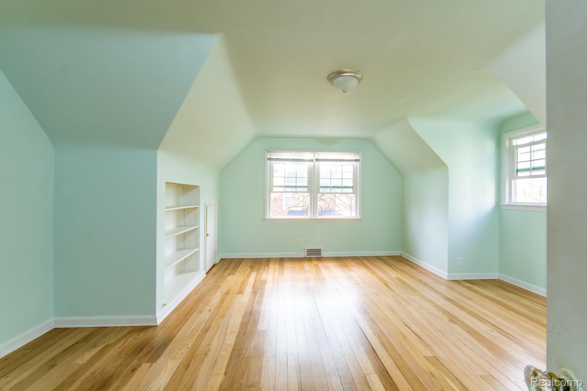 1197 Hawthorne Road Grosse Pointe, MI 48236 - Photo 11 of 21 DSC_1645.jpg