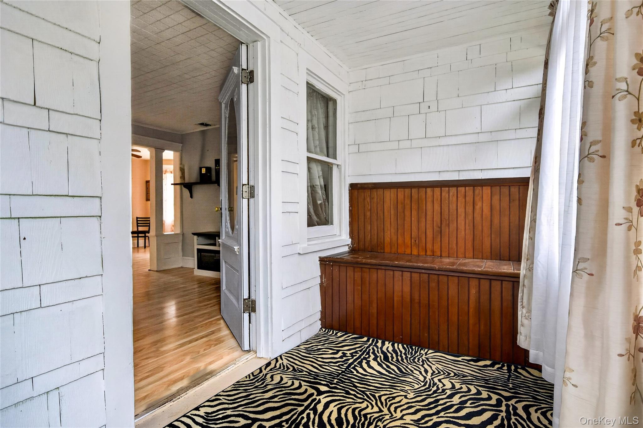 8 Juliet Street Bay Shore, NY 11706 - Photo 4 of 26 Gallery Image 4
