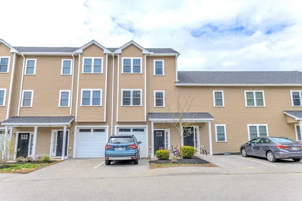 $2,900 | 7 Gorham Street, Unit 60, Chelmsford, MA 01824