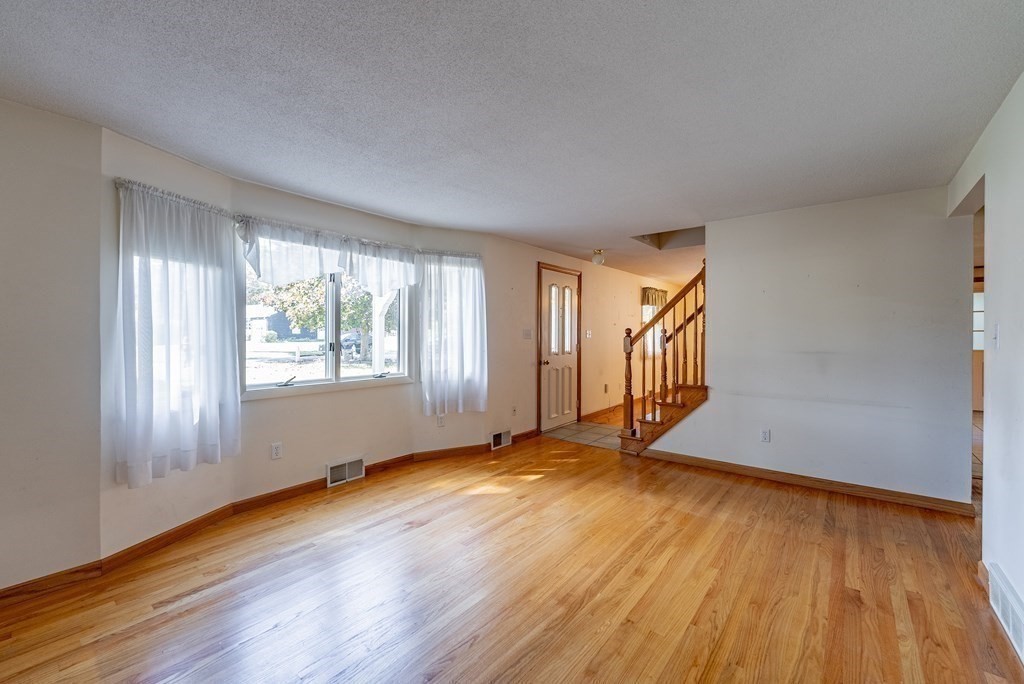 127 Birch Bluffs Drive Westfield, MA 01085 - Photo 15 of 32