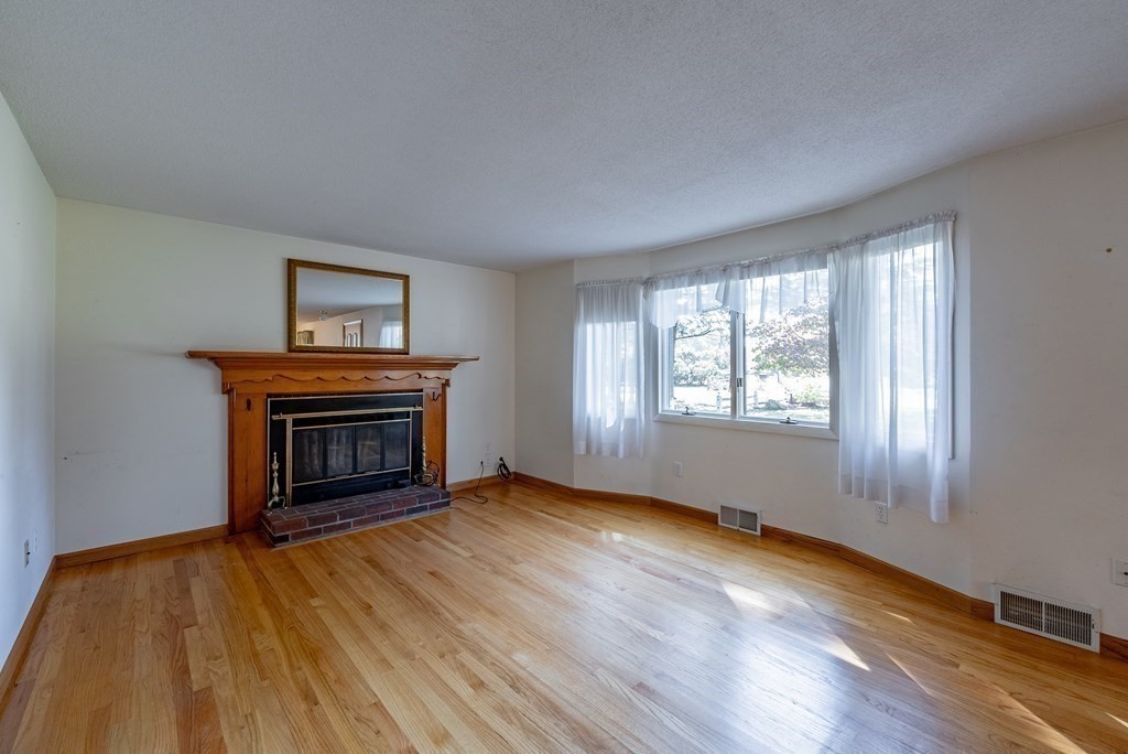 127 Birch Bluffs Drive Westfield, MA 01085 - Photo 16 of 32