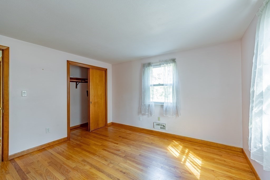 127 Birch Bluffs Drive Westfield, MA 01085 - Photo 21 of 32