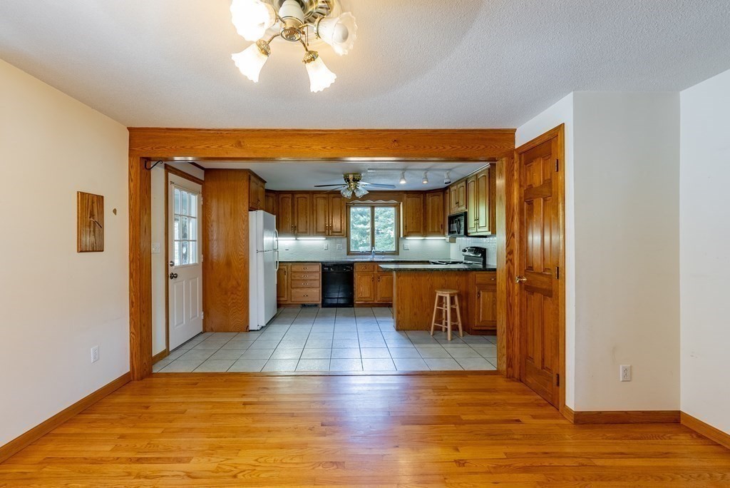 127 Birch Bluffs Drive Westfield, MA 01085 - Photo 8 of 32