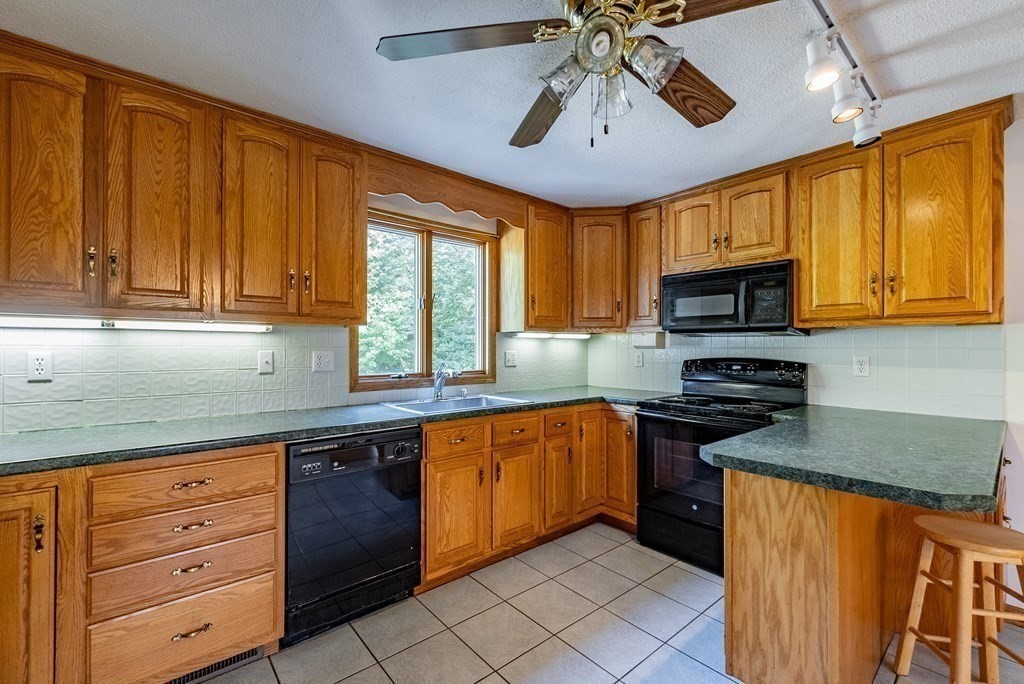 127 Birch Bluffs Drive Westfield, MA 01085 - Photo 9 of 32