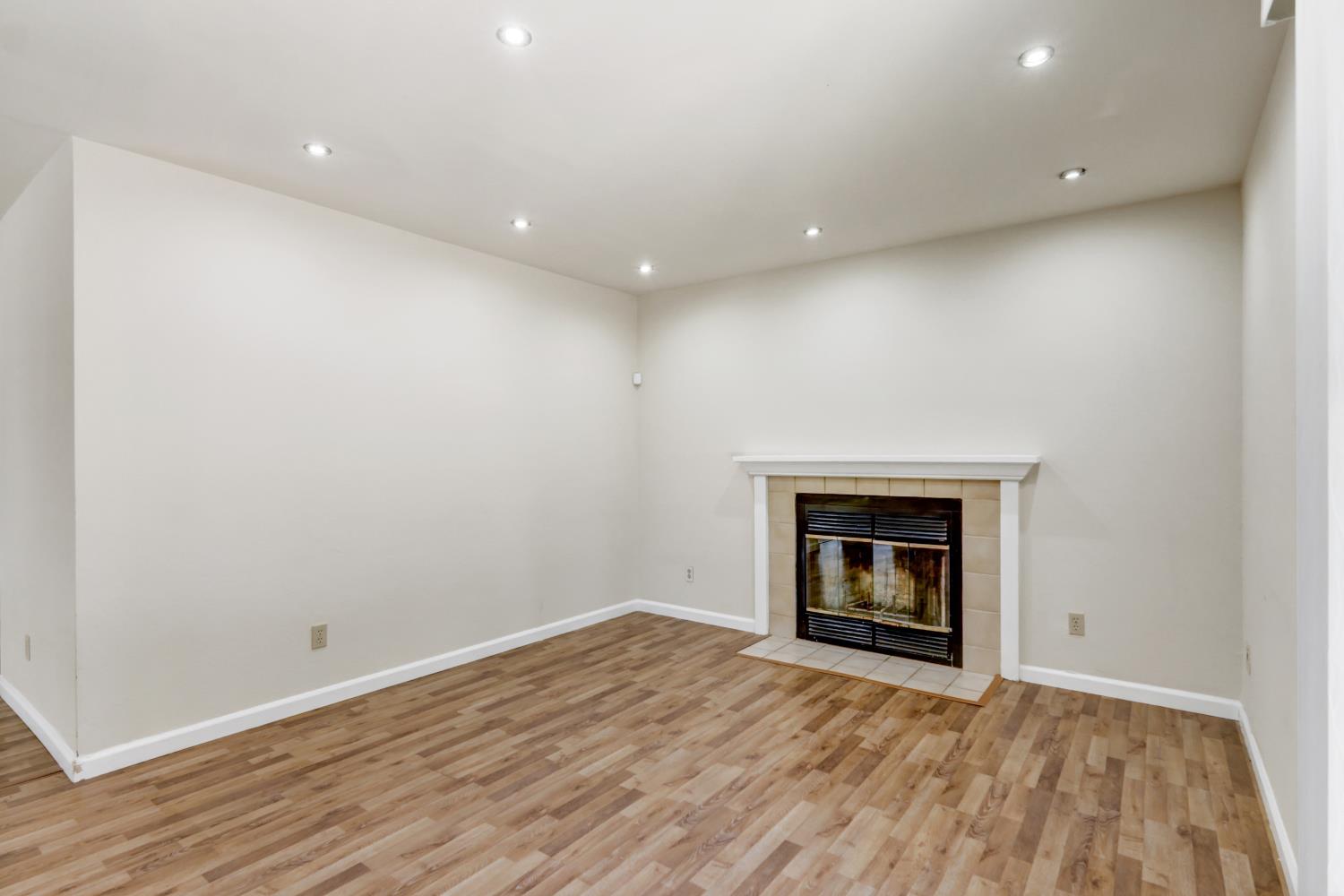 6932 Springmont Drive Elk Grove, CA 95758 - Photo 16 of 47