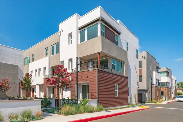 $5,350 | 609 South Lyon Street, Santa Ana, CA 92705