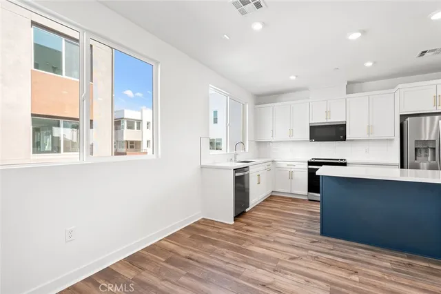 $5,350 | 609 South Lyon Street, Santa Ana, CA 92705