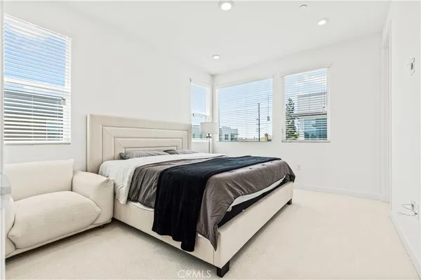 $5,350 | 609 South Lyon Street, Santa Ana, CA 92705