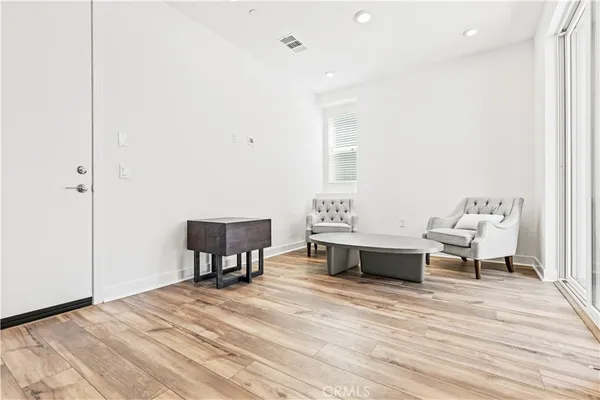 $5,350 | 609 South Lyon Street, Santa Ana, CA 92705