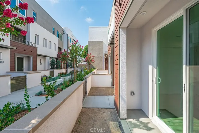 $5,350 | 609 South Lyon Street, Santa Ana, CA 92705