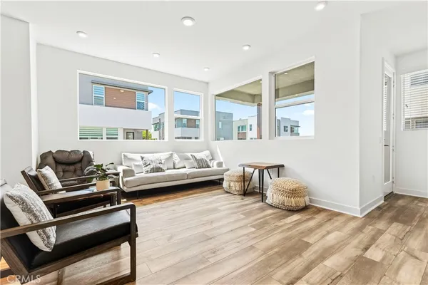 $5,350 | 609 South Lyon Street, Santa Ana, CA 92705