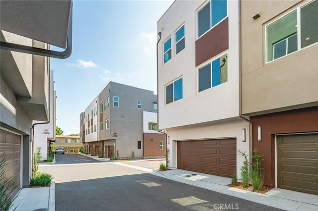 $5,350 | 609 South Lyon Street, Santa Ana, CA 92705