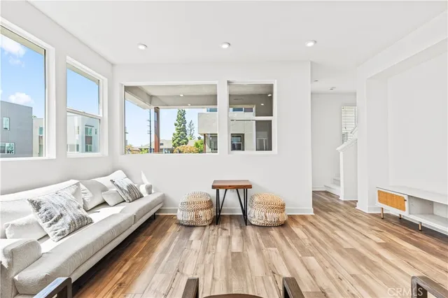 $5,350 | 609 South Lyon Street, Santa Ana, CA 92705