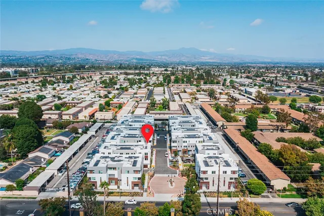 $5,350 | 609 South Lyon Street, Santa Ana, CA 92705