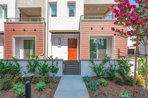 $5,350 | 609 South Lyon Street, Santa Ana, CA 92705