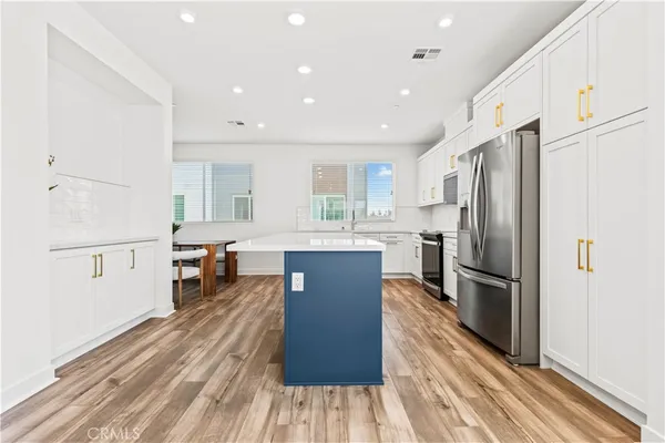 $5,350 | 609 South Lyon Street, Santa Ana, CA 92705