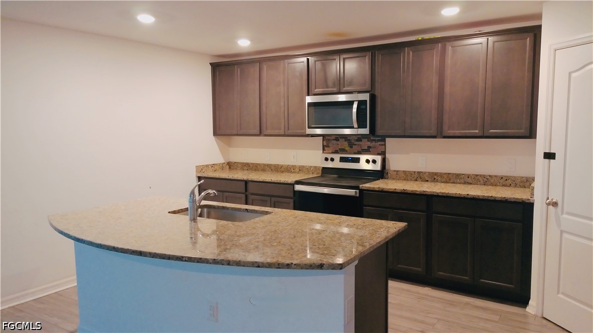 244 Loadstar Street Fort Myers, FL 33913 - Photo 7 of 46