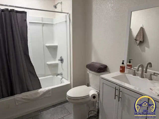 $245,000 | 33225 Wabaunsee Road, Alma, KS 66401