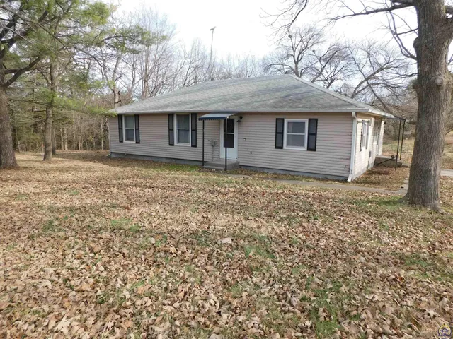 $245,000 | 33225 Wabaunsee Road, Alma, KS 66401
