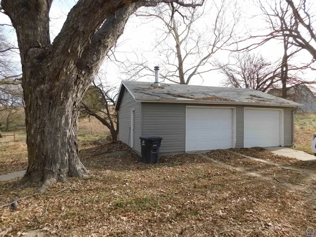 $245,000 | 33225 Wabaunsee Road, Alma, KS 66401