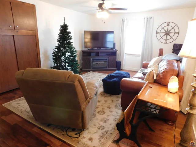 $245,000 | 33225 Wabaunsee Road, Alma, KS 66401