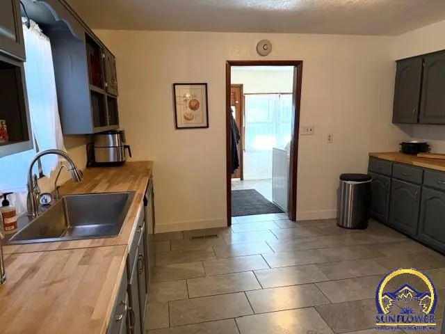 $245,000 | 33225 Wabaunsee Road, Alma, KS 66401