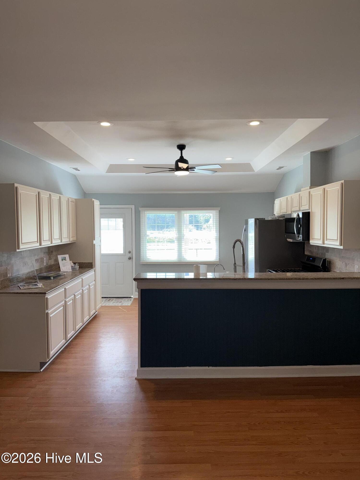 477 Harkers Island Road Beaufort, NC 28516 - Photo 10 of 38 Updated Kitchen with bar