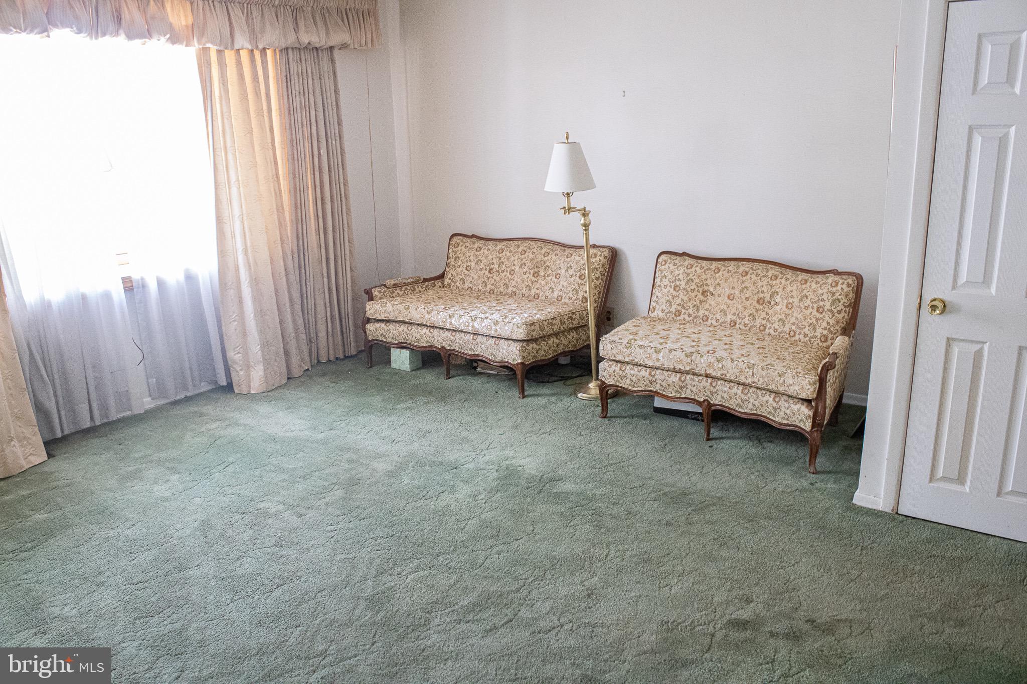 3652 Salina Road Philadelphia, PA 19154 - Photo 3 of 28 Gallery Image 3