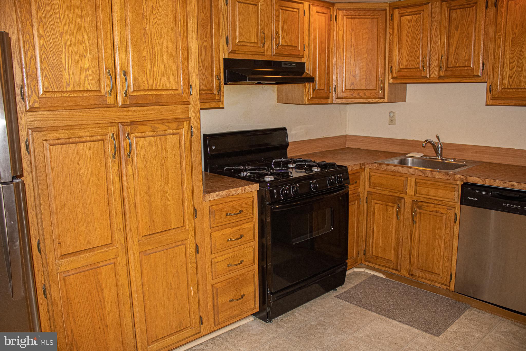 3652 Salina Road Philadelphia, PA 19154 - Photo 8 of 28 Gallery Image 8