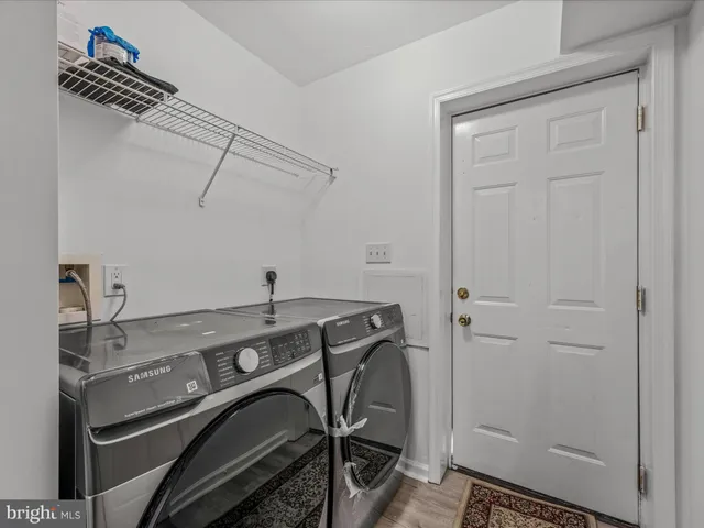 a view of utility room