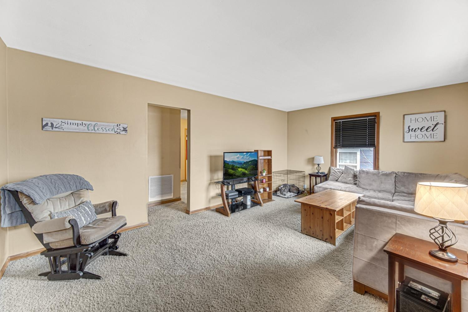 236 Dwiggins Griffith, IN 46319 - Photo 5 of 21 1500x1000