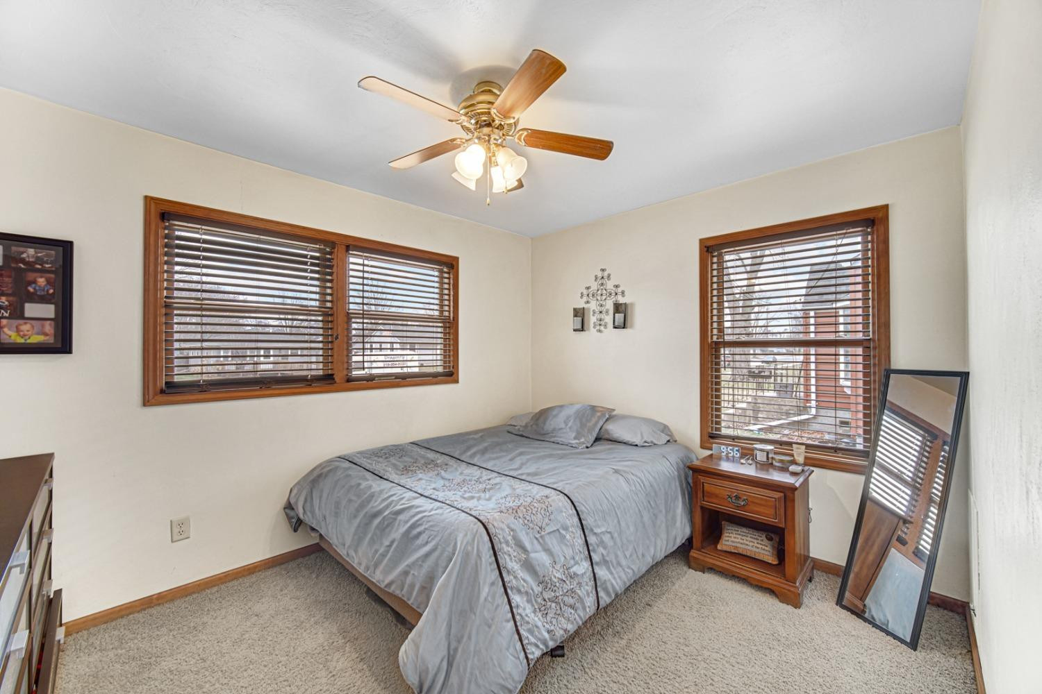 236 Dwiggins Griffith, IN 46319 - Photo 8 of 21 1500x1000