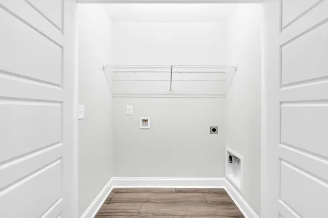a view of walk in closet