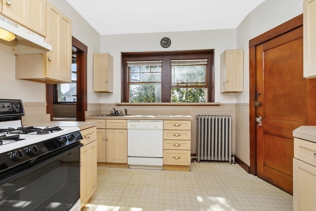 16 Appleton Street Watertown, MA 02472 - Photo 19 of 32 Gallery Image 19