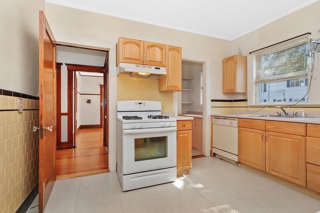 16 Appleton Street Watertown, MA 02472 - Photo 5 of 32 Gallery Image 5