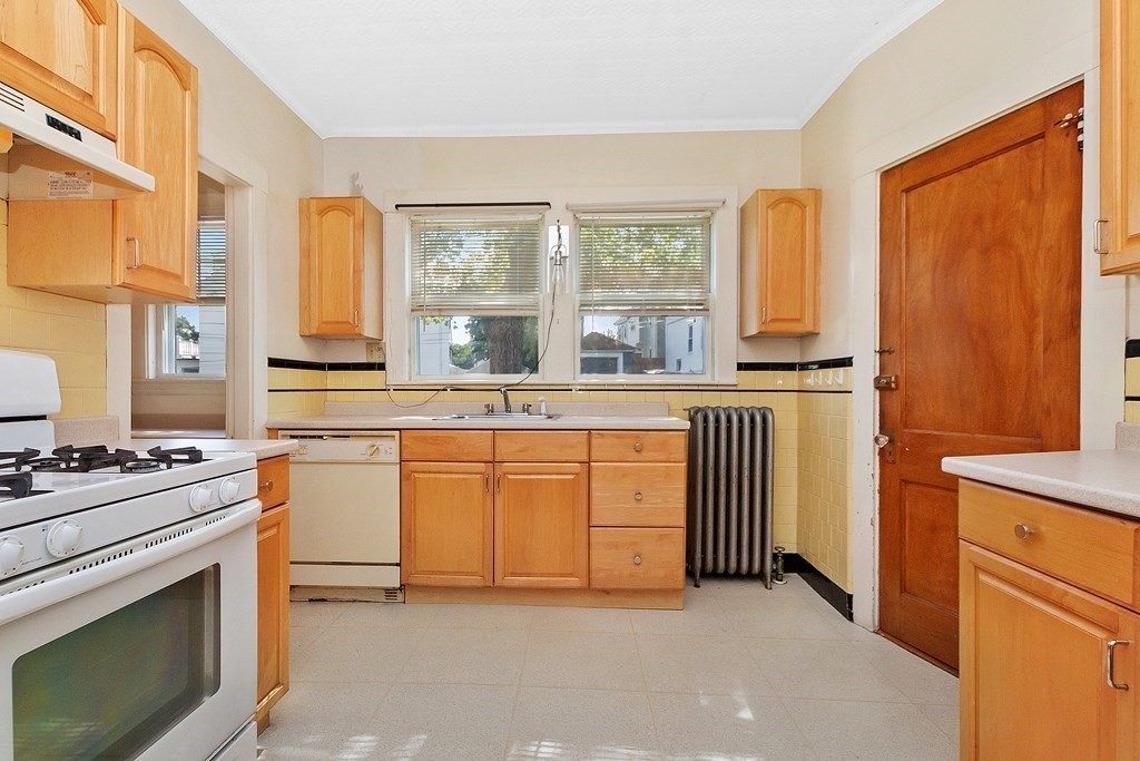 16 Appleton Street Watertown, MA 02472 - Photo 6 of 32 Gallery Image 6