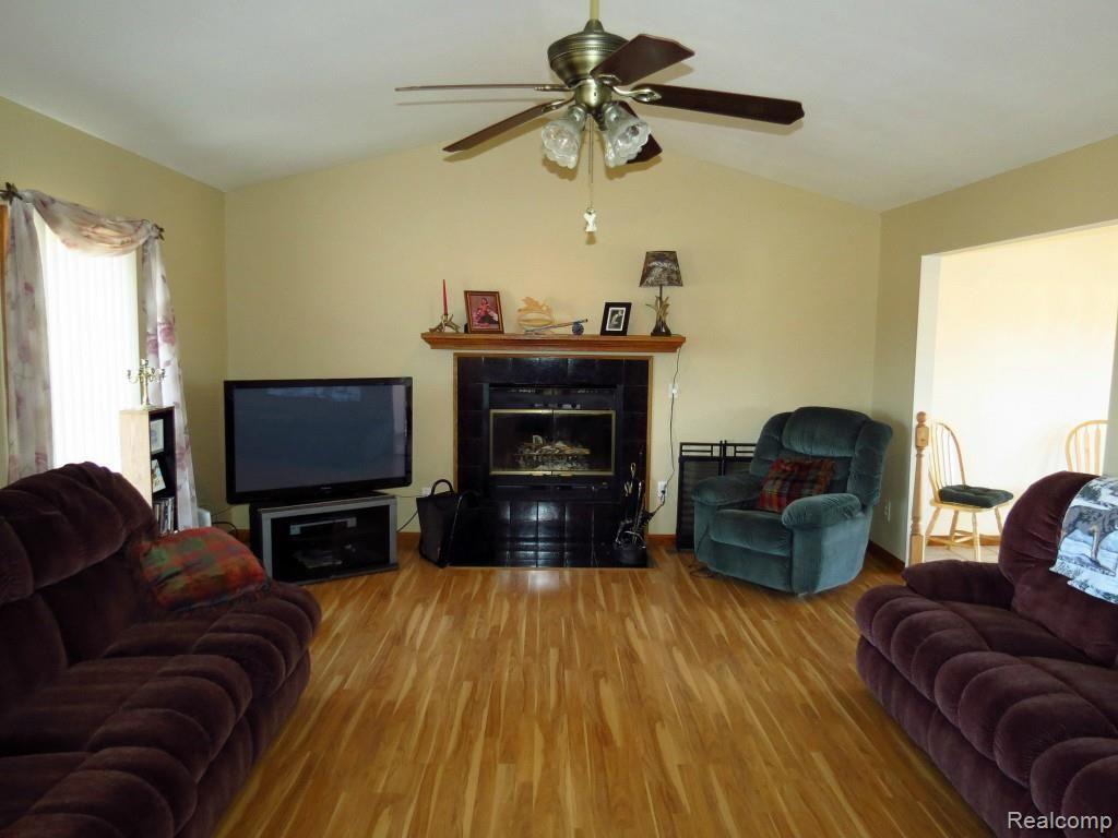 9190 North Dixboro Road South Lyon, MI 48178 - Photo 11 of 27 11.jpg