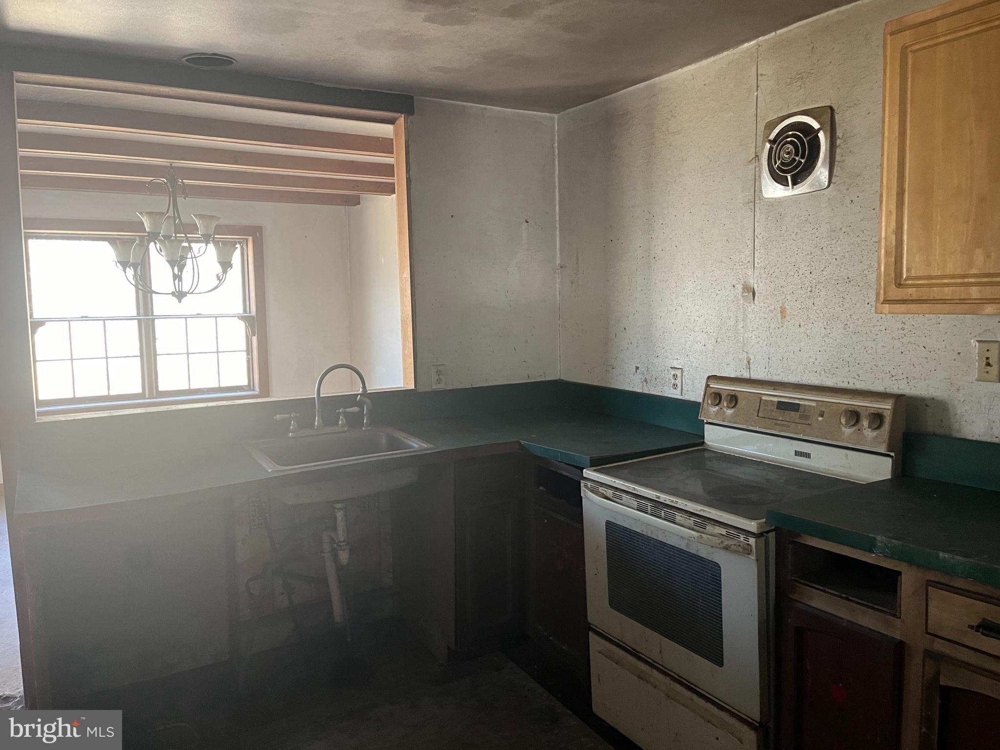 1165 Apple Road Quakertown, PA 18951 - Photo 17 of 46 a kitchen with a stove and a microwave