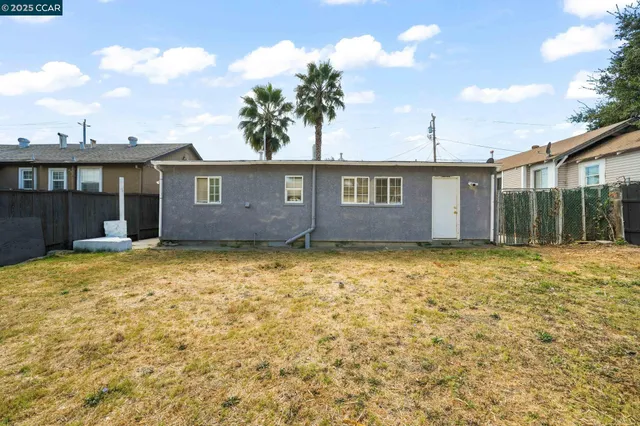 a view of a house with a backyard