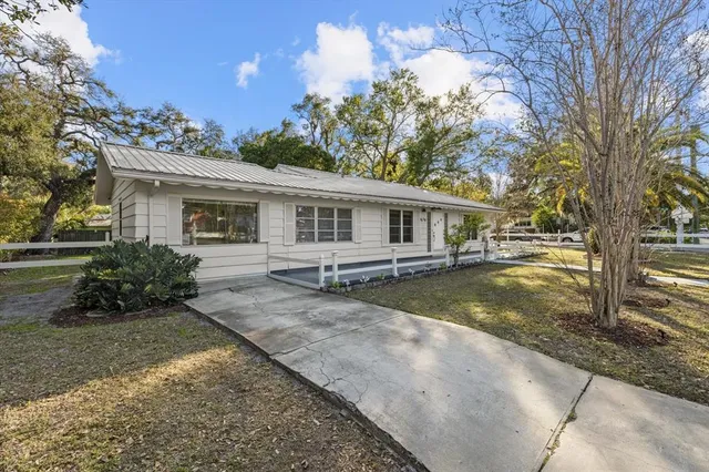 $689,000 | 1010 Indian Beach Drive, Sarasota, FL 34234
