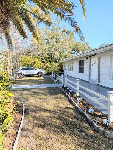 $689,000 | 1010 Indian Beach Drive, Sarasota, FL 34234