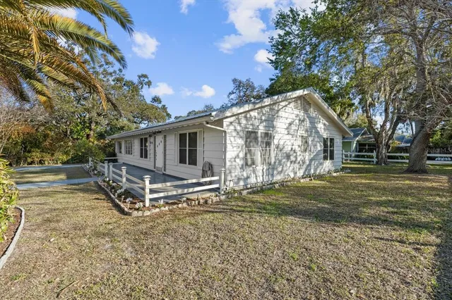 $689,000 | 1010 Indian Beach Drive, Sarasota, FL 34234